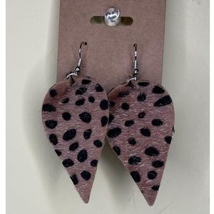 3/15 EARRINGS NWT ADD 3 TO BUNDLE